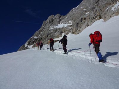 004-Seilschaft auf dem Hallstaetter Gletscher